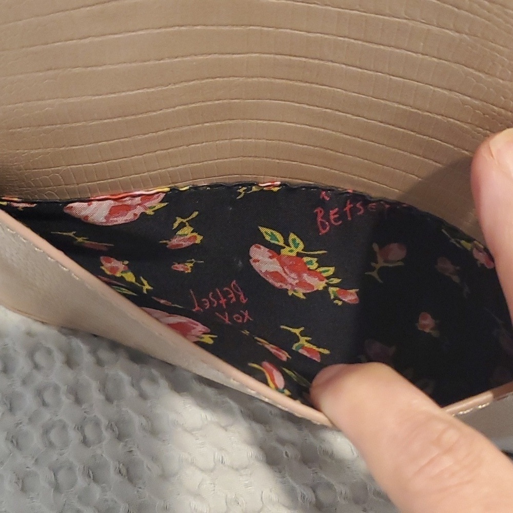 Betsey Johnson Crossbody Bag Like New! (#19) - Picture 6 of 6